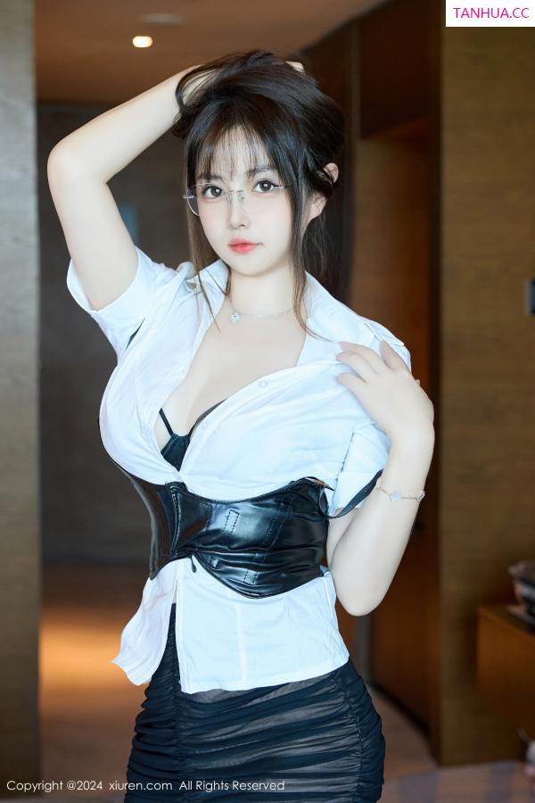 徐嘉乐 徐cake [XiuRen]高清写真图 2024.09.03 No.9104 养乐多Doll 黑丝美腿第16张图片